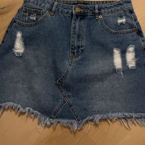 Forever 21 ripped jean skirt
